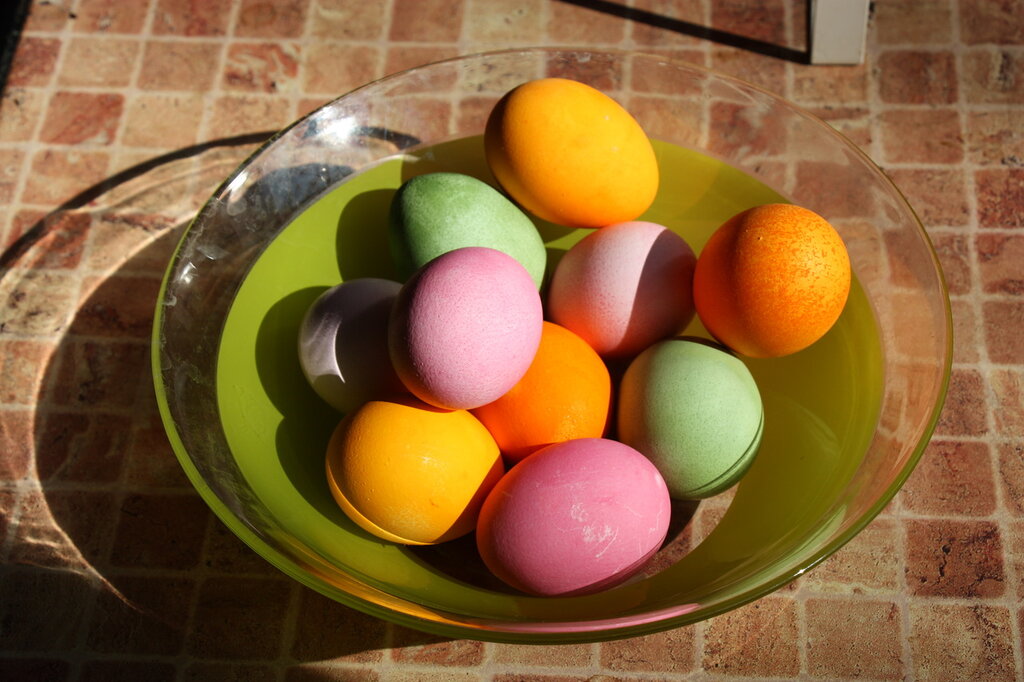 Как покрасить (украсить) яйца на пасху своими руками? интересные идеи покраски яиц