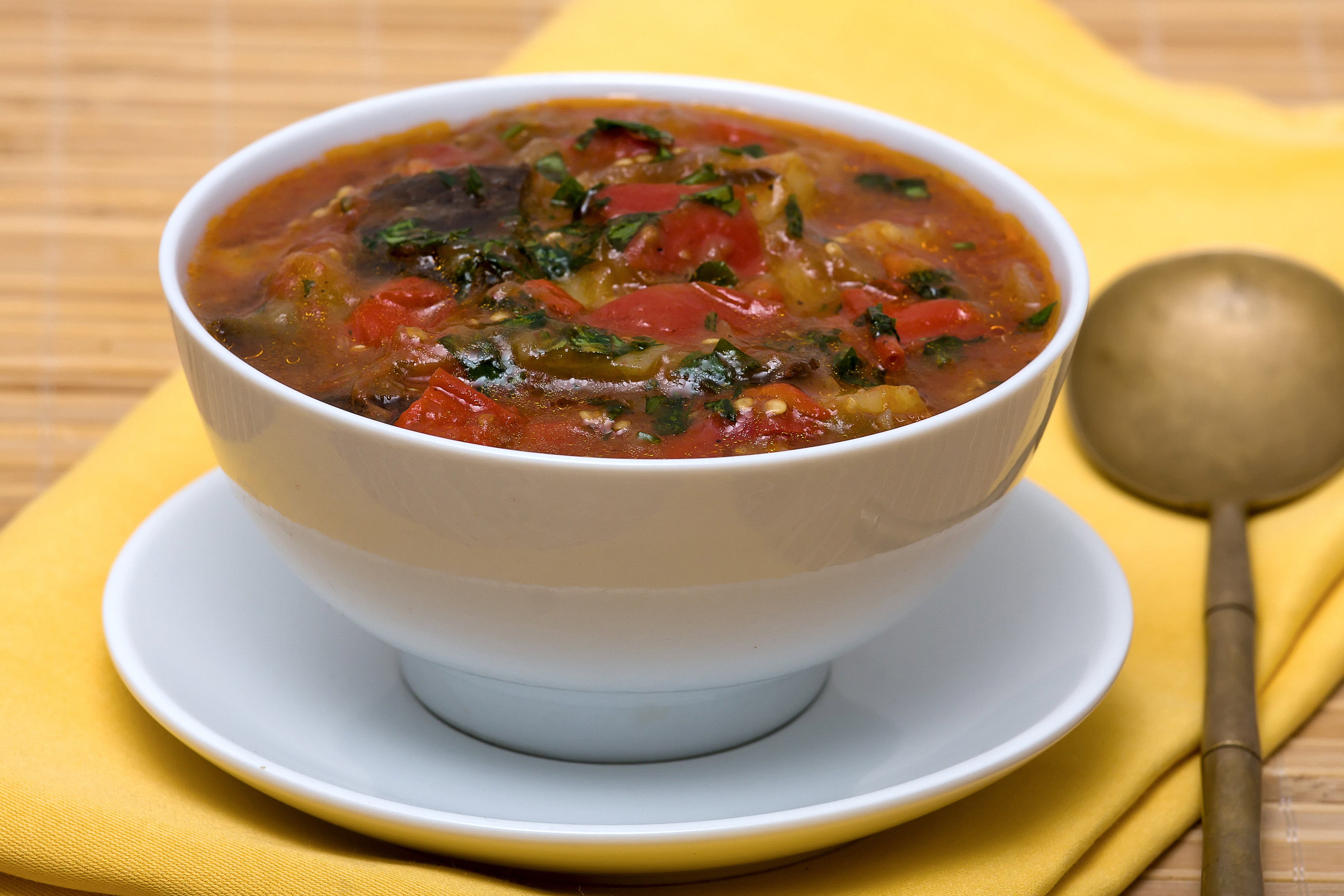 Суп с баклажанами с овощами и мясом: готовим вкусно
