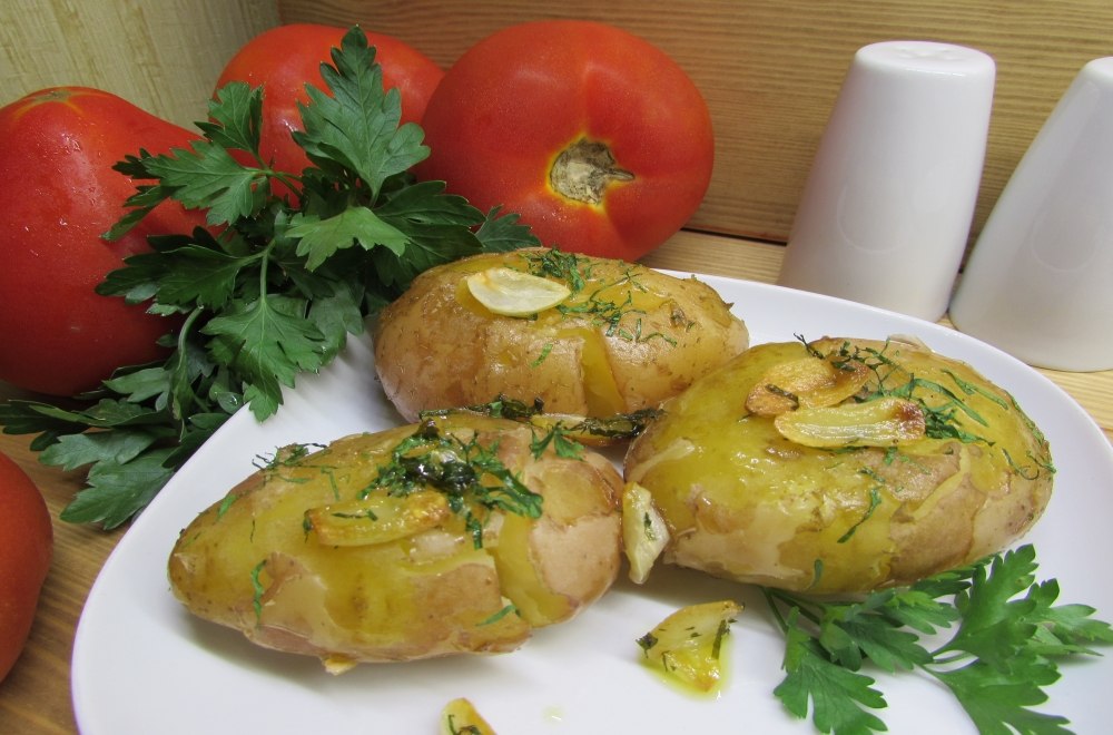 Салат из сырой картошки – необычное блюдо: рецепт с фото и видео