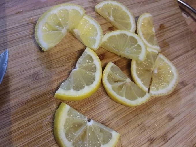 Креветки жареные в лимонном соусе
