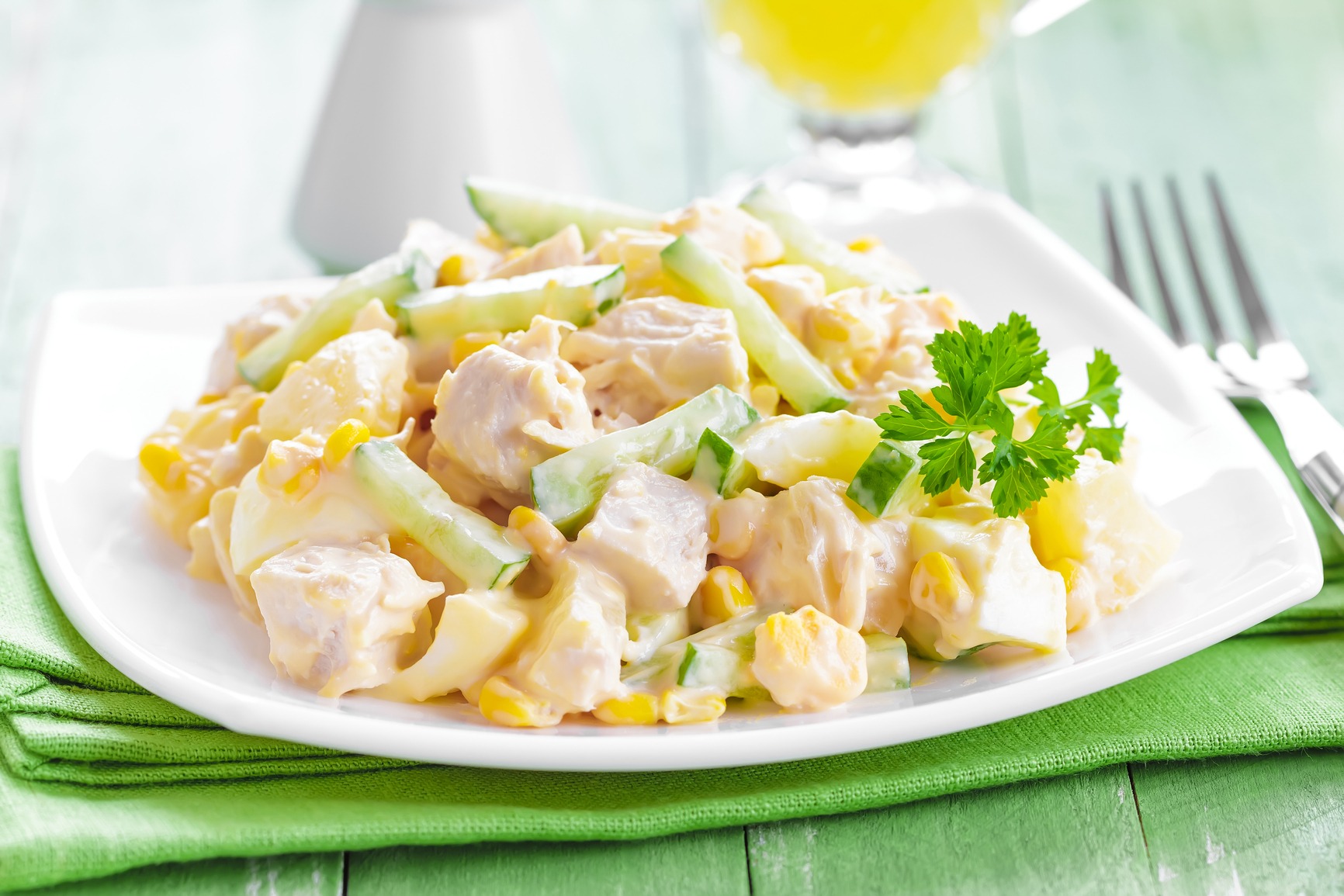 Салат с ананасами и курицей – очень вкусные рецепты
