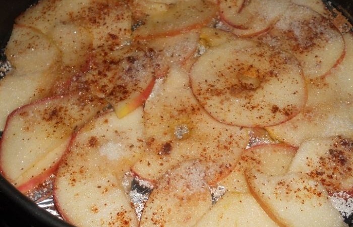 Пирог-перевертыш с яблоками - 6 рецептов из слоеного или дрожжевого теста.
