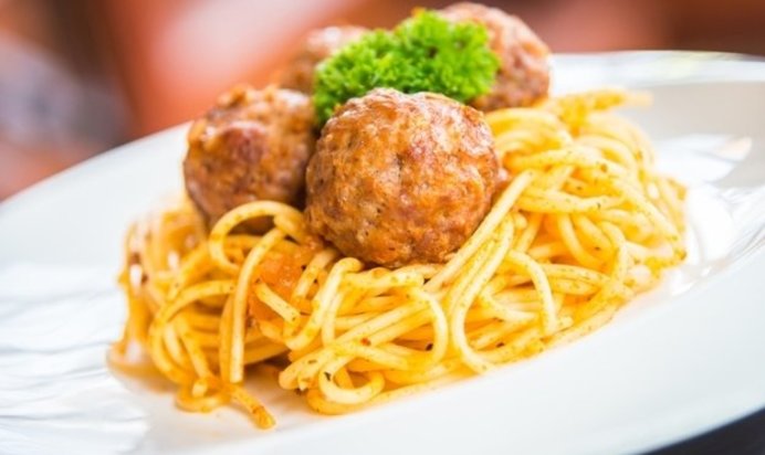 Спагетти с фрикадельками в томатном соусе — простые рецепты
