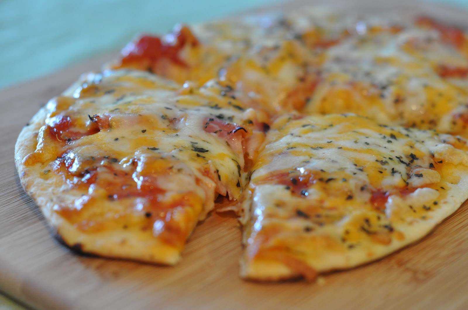 Пицца из лаваша - 4 рецепта♨ в духовке, на сковороде