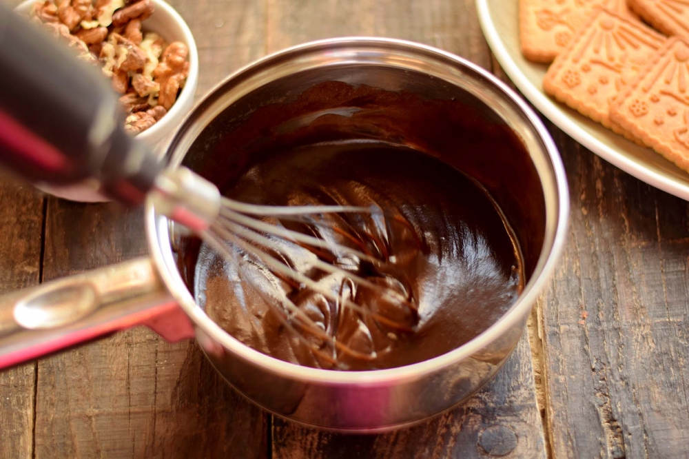 Как сделать шоколадную колбаску из печенья по пошаговому рецепту с фото