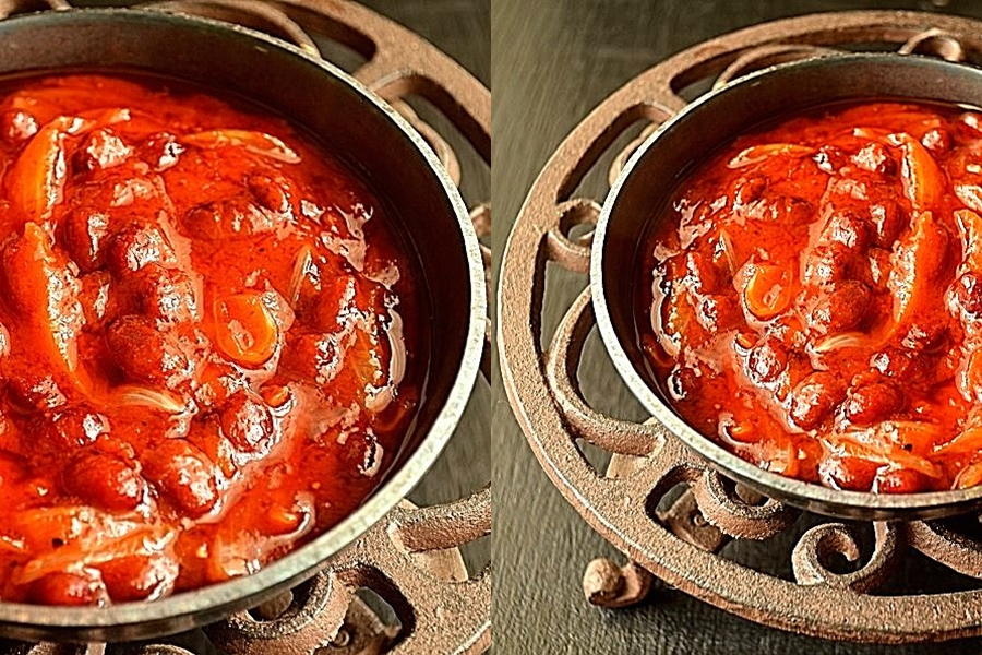 Говядина томатная паста лук рецепт. Фасоль в томатном соусе. Фасоль с томатной пастой. Фасоль тушеная в томатном соусе. Фасоль с луком и томатной пастой.