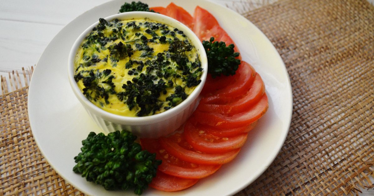 Омлет с брокколи на сковороде: рецепт с фото | меню недели полезный завтрак: омлет с брокколи