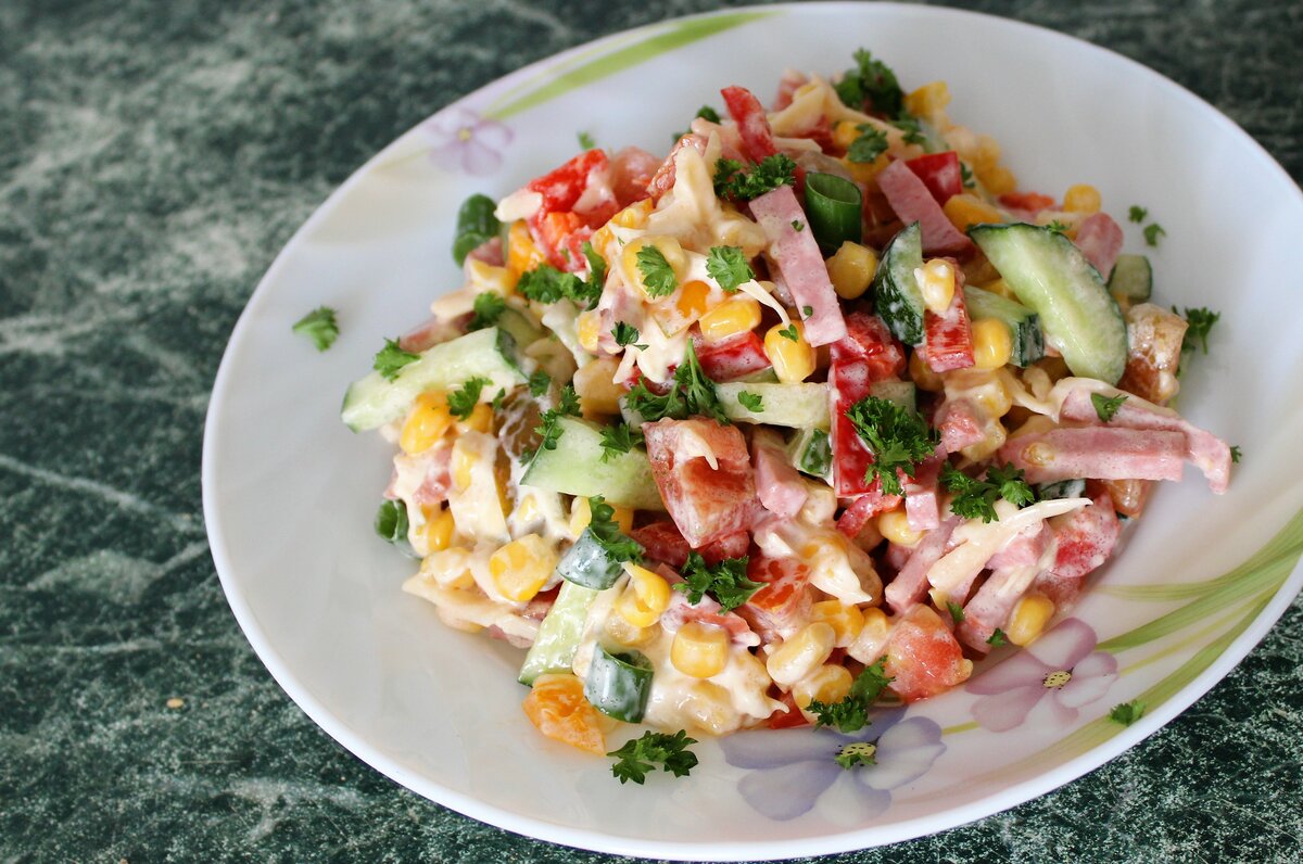 Мексиканский салат — лучшие рецепты, как правильно и вкусно приготовить мексиканский салат
салат мексиканский - простая овощная закуска для пышного разнообразного застолья: рецепты с фото и видео. как правильно и вкусно приготовить мексиканский салат?