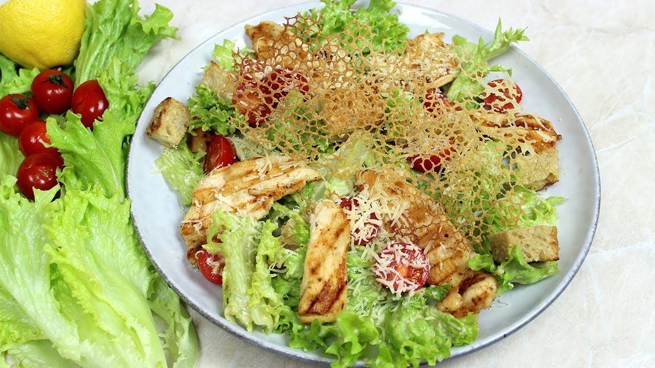 Салат цезарь с курицей классический. 3 простых рецепта с фото пошагово — тортомарафон