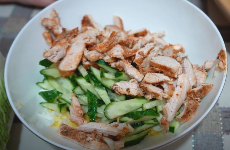 Салат из маринованных куриных желудков