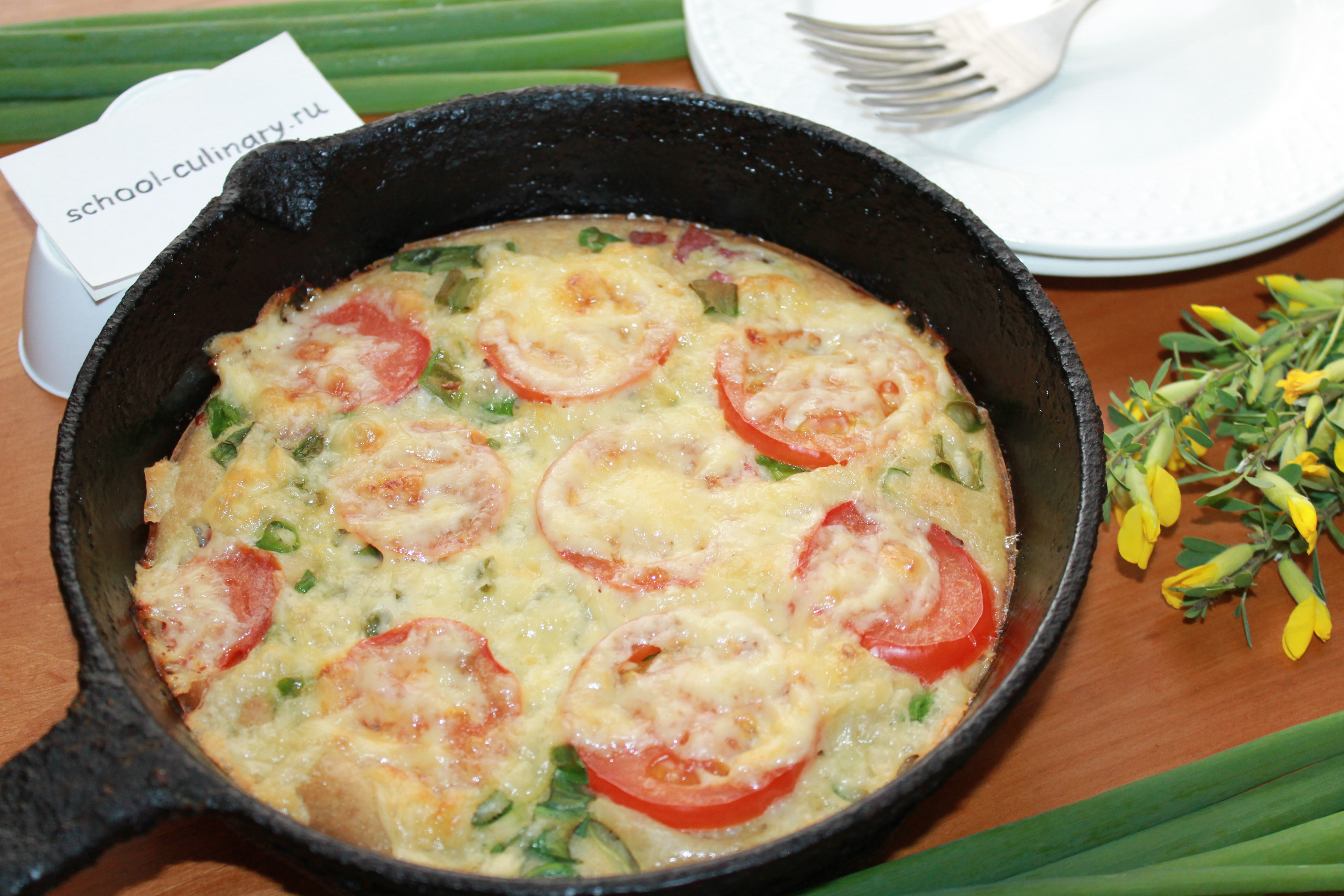 Яичница с помидорами и луком — рецепт завтрака из яиц быстро и вкусно