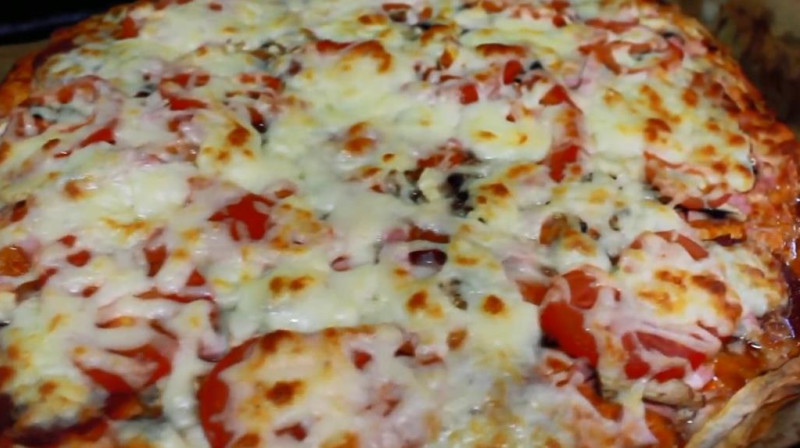 Сырная пицца на бездрожжевой основе