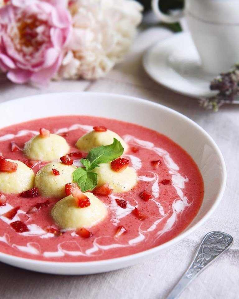 Холодный клубничный суп с миндалем романтик как у мамы — очень вкусно по-домашнему
