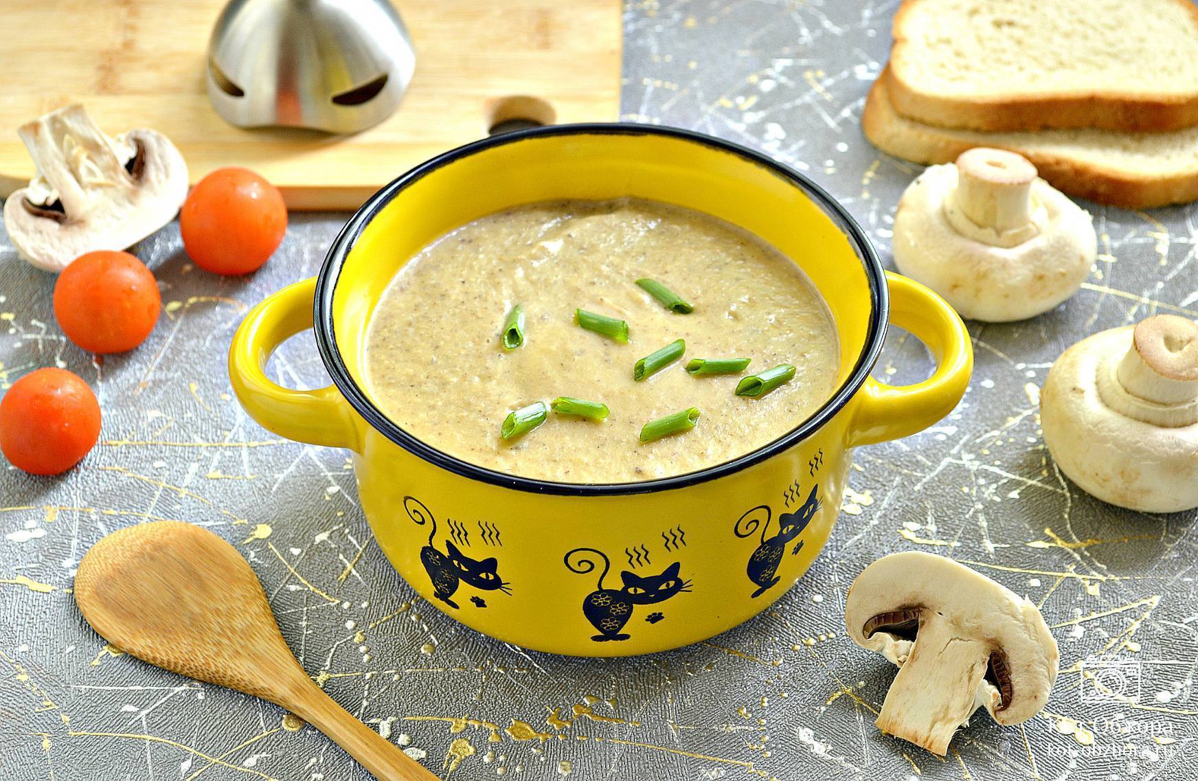 Суп из лисичек: как готовить грибовницу с сыром, сливками и овощами