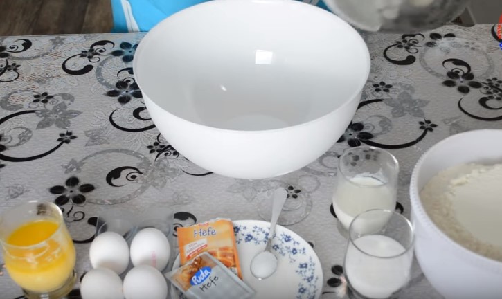 Универсальное дрожжевое тесто без молока и яиц