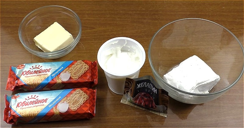 Клубничный десерт со сливками и белым шоколадом