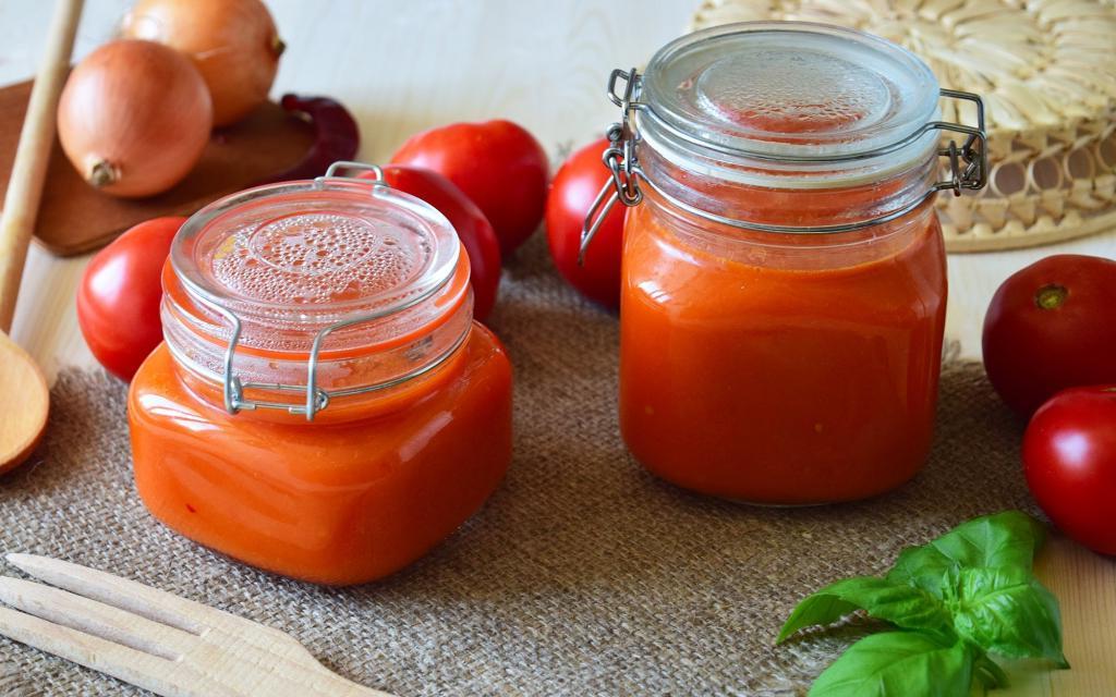 Домашний кетчуп из помидоров на зиму - пальчики оближешь