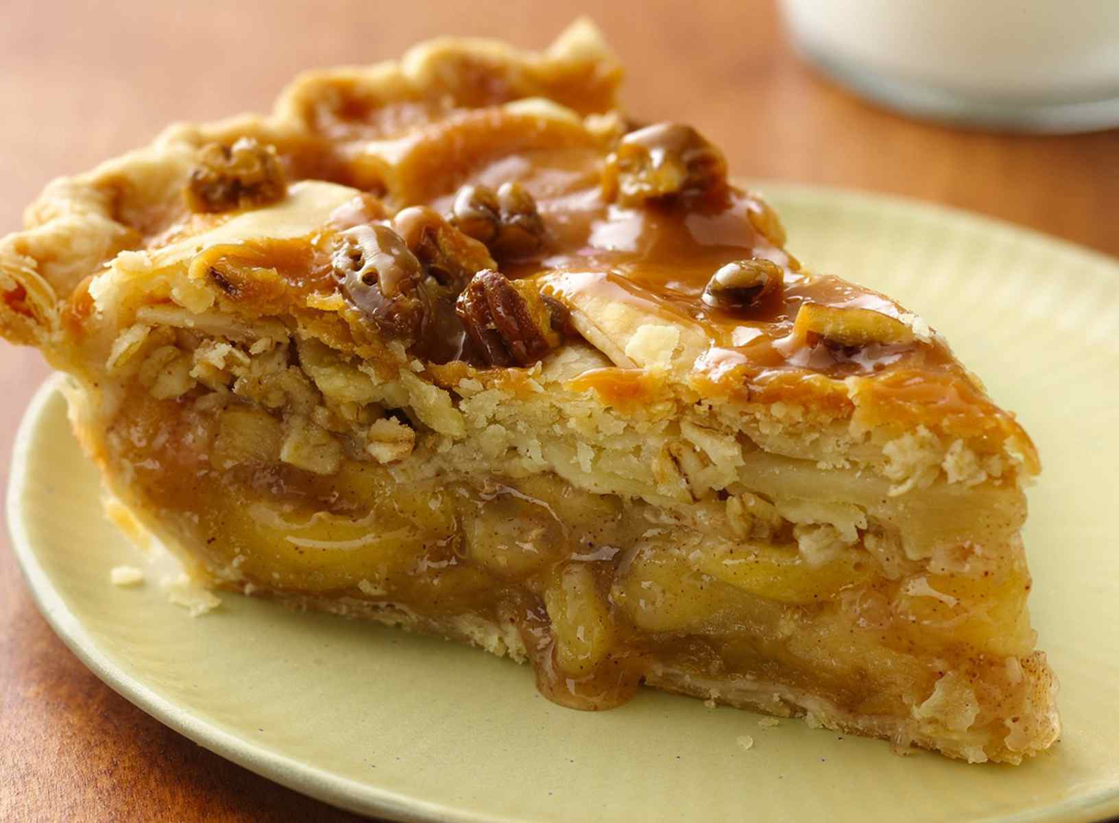Пирог с яблоками и грецкими орехами