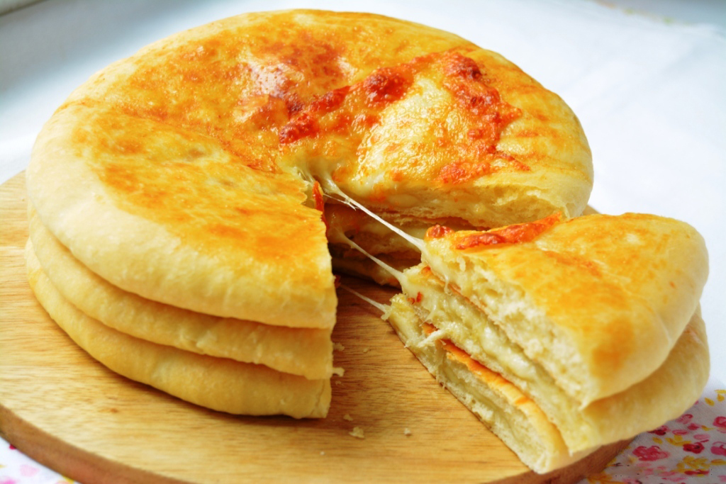 Рецепт приготовления хачапури с сыром из слоеного теста