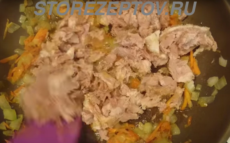 Рис с тыквой и овощами в сковороде