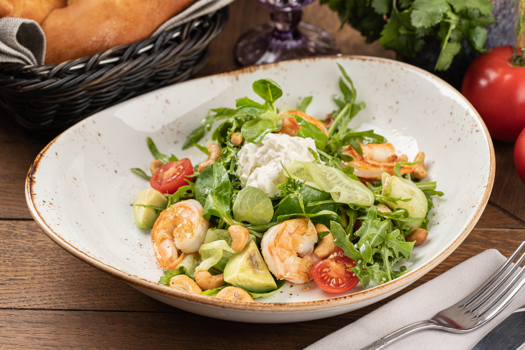 Салат с авокадо – 15 ярких рецептов на праздничный стол и не только