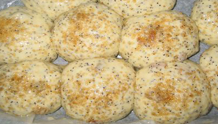 Осиное гнездо - венгерские булочки, печёные в молоке.
