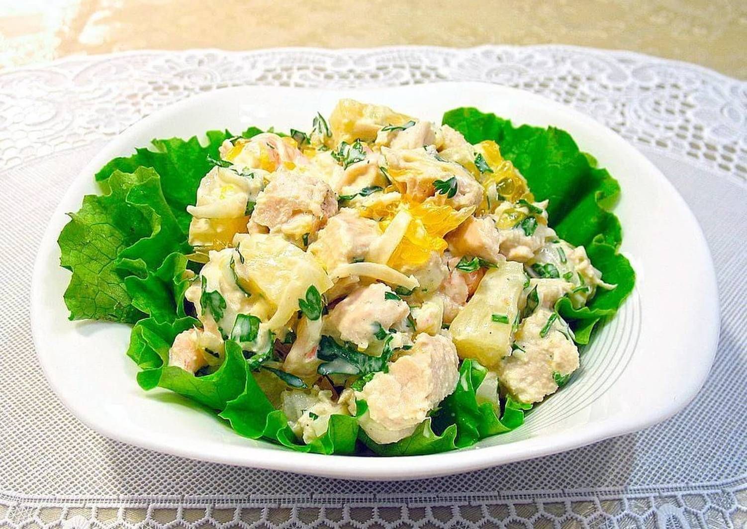 Салат с копченой курицей и ананасами - 9 очень вкусных классических  рецептов 
