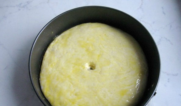 Капустный пирог из маринованной капусты