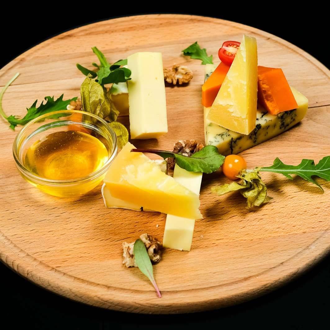 Запечённый сыр камамбер: топ-5 рецептов