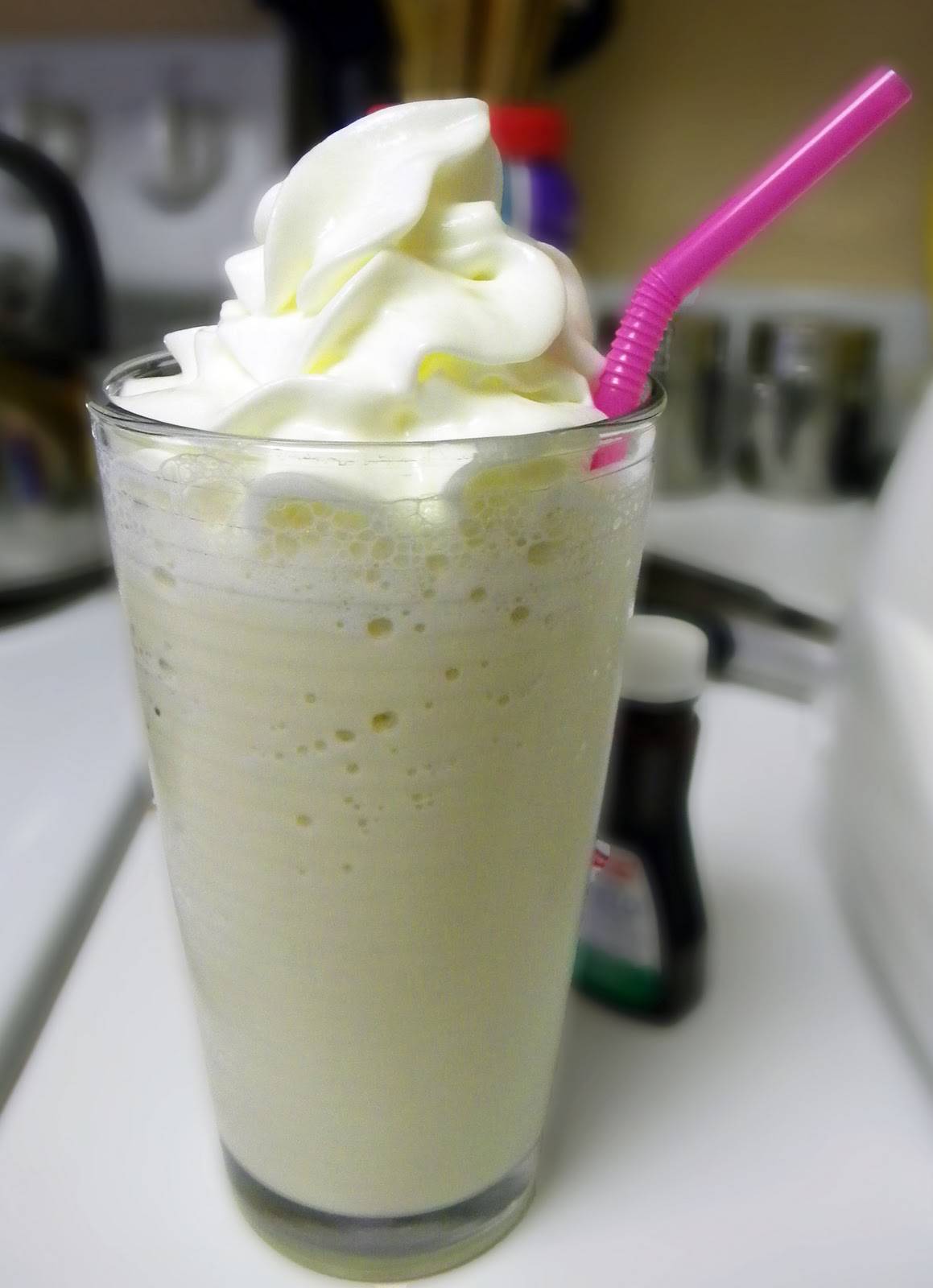 Молочный коктейль с мороженым в блендере — 8 рецептов в домашних условиях