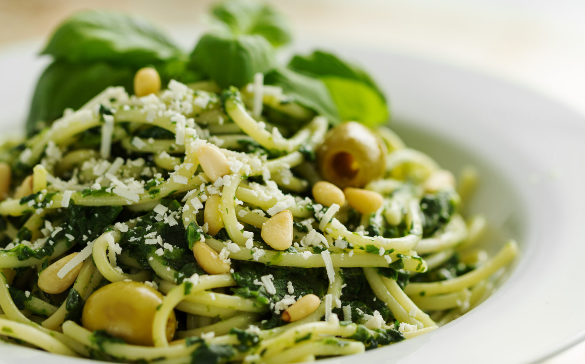 Салат со шпинатом — 6 рецептов на любой вкус