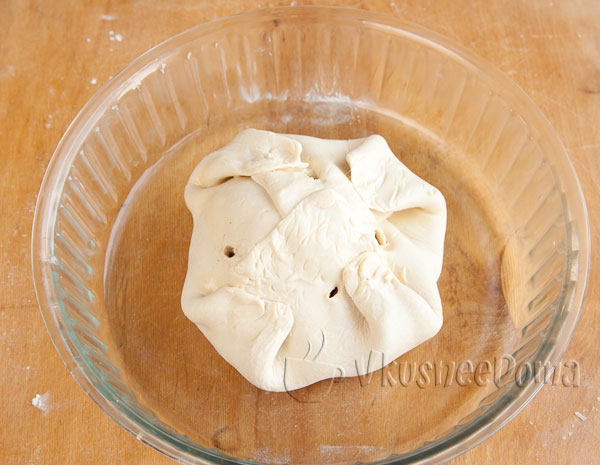 Говядина Веллингтон с грибами, запеченная в слоеном тесте