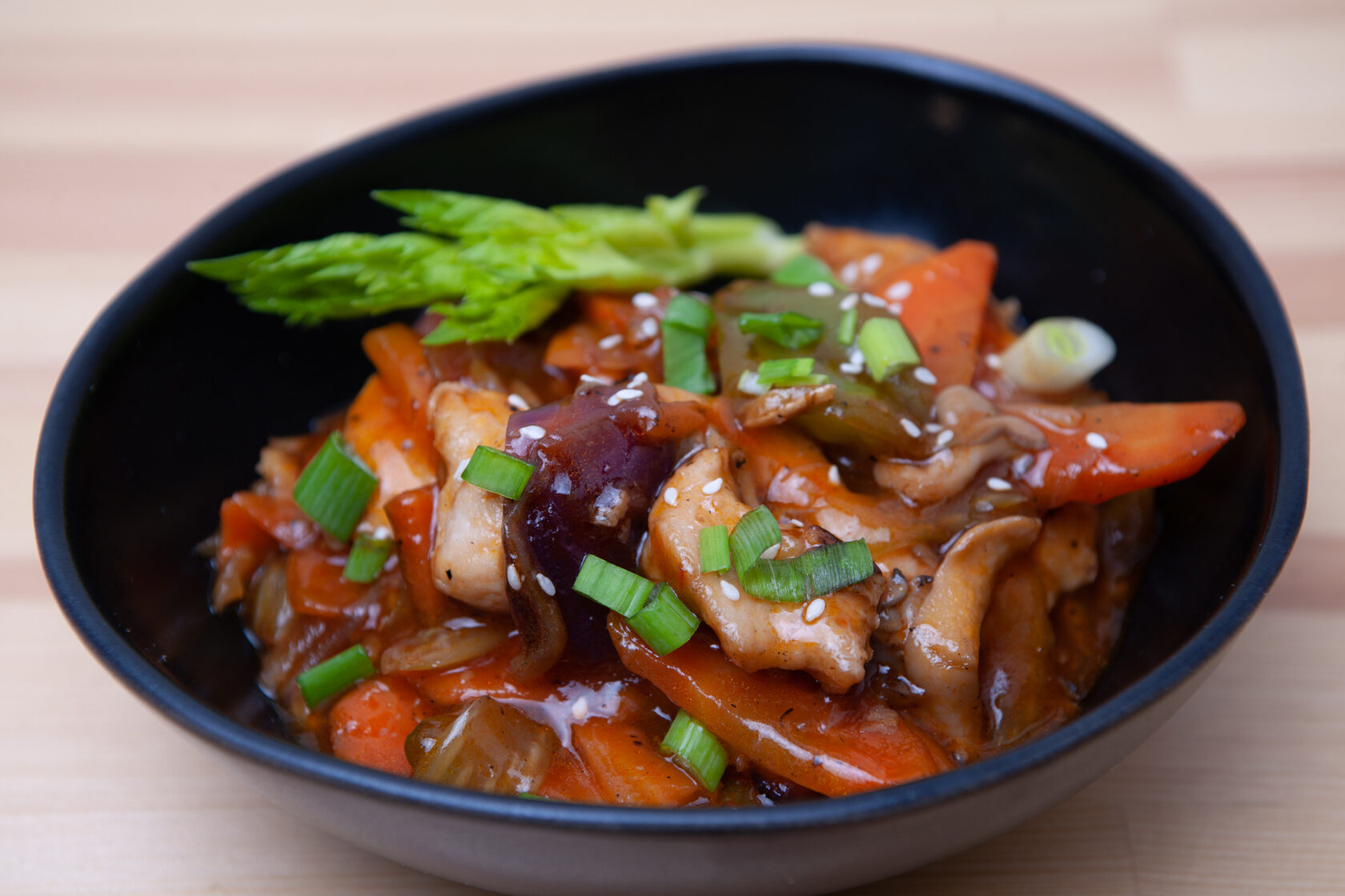 Китайский кисло-сладкий соус — рецепты для курицы, свинины, рыбы, лапши