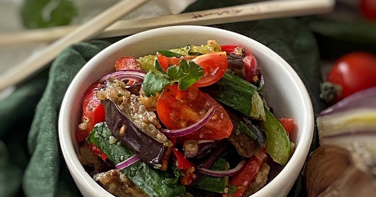 Салат из овощей с пикантной заправкой «Шехерезада»