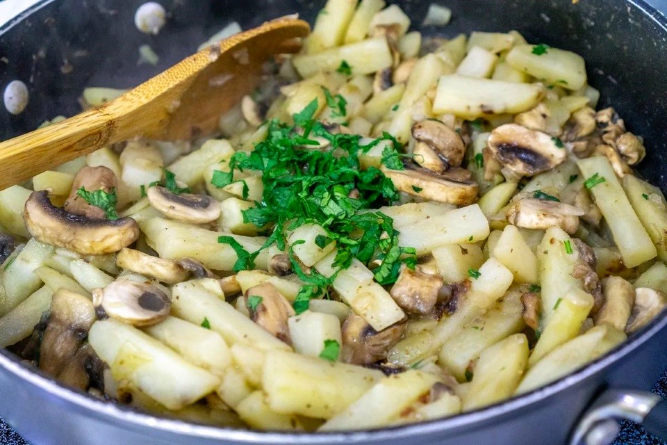 Курица с картошкой в мультиварке: пошаговый рецепт быстро и просто от марины выходцевой