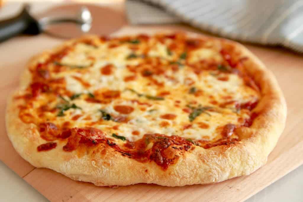 Приготовление пиццы: как правильно выпекать, сколько готовится блюдо в духовке