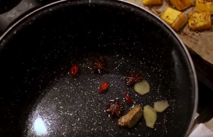 Китайский суп с грибами и креветками