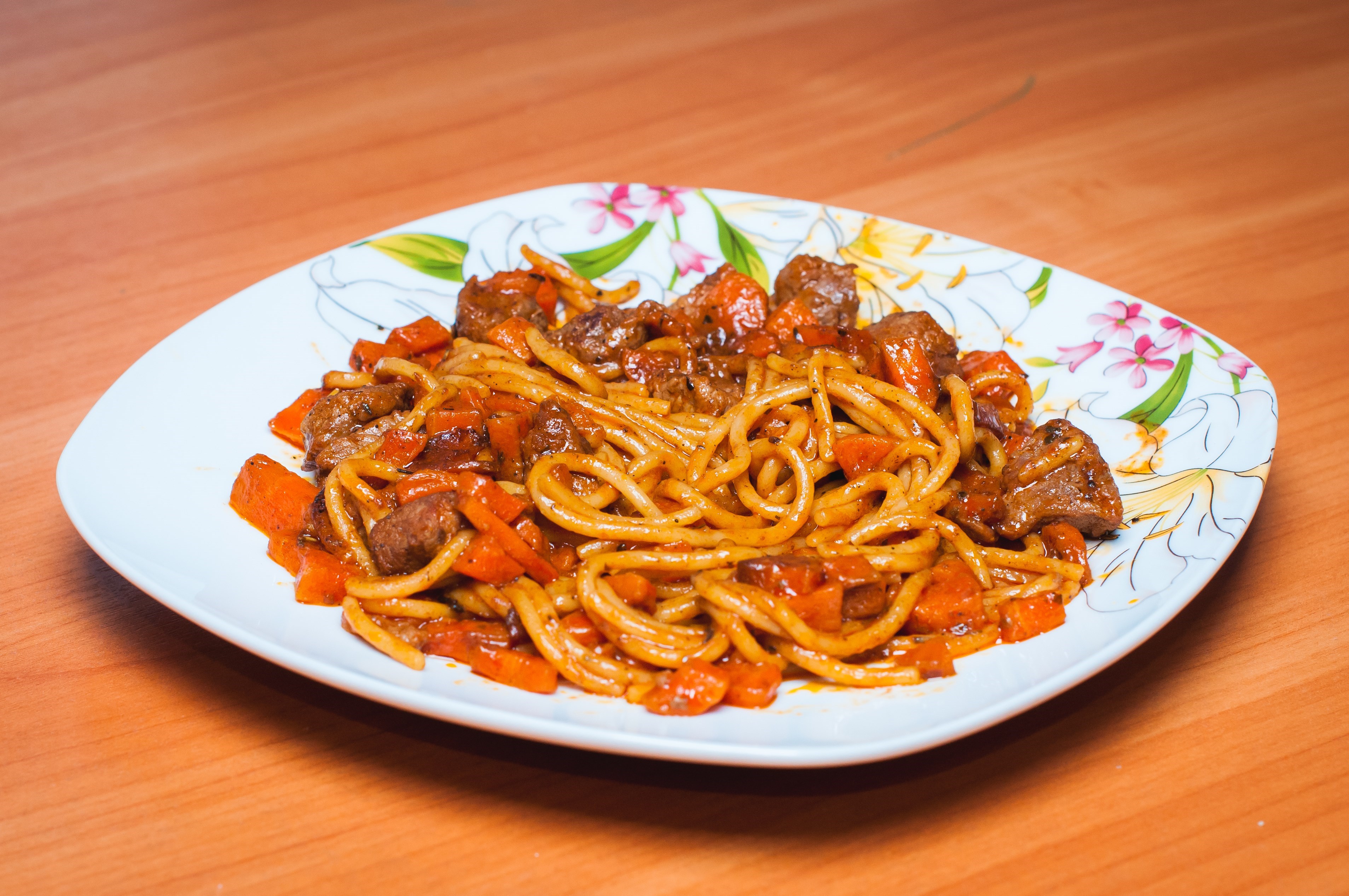 Спагетти с мясом- рецепты в томатном соусе и с сыром