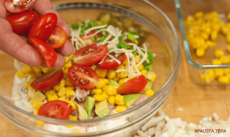 Салат с консервированным тунцом и овощами