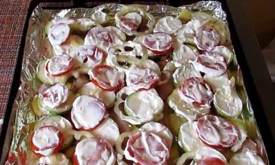 Овощная запеканка из кабачков с помидорами и сыром