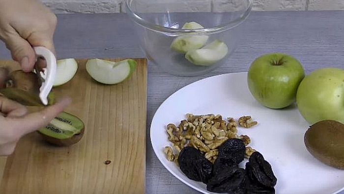 Линь, фаршированный овощами и запечённый в духовке