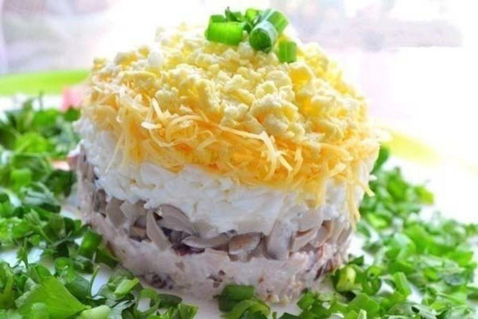 Салат с грибами и курицей и сыром – быстро, дешево и вкусно: рецепт с фото и видео
