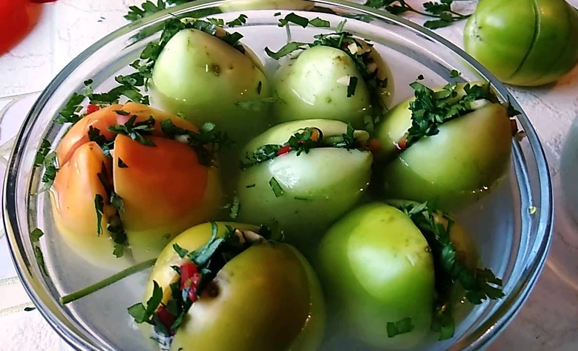 Рецепты салатов из зеленых помидоров с фото на зиму: пальчики оближешь