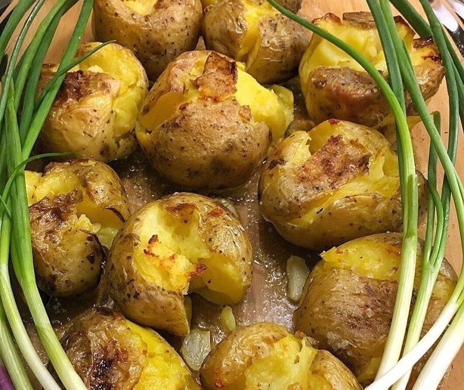 Самые вкусные рецепты картофеля в духовке: топ-10